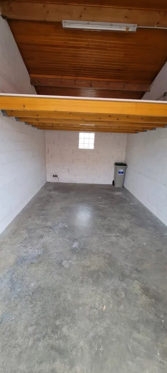 Garage avec mezzanine - vue principale