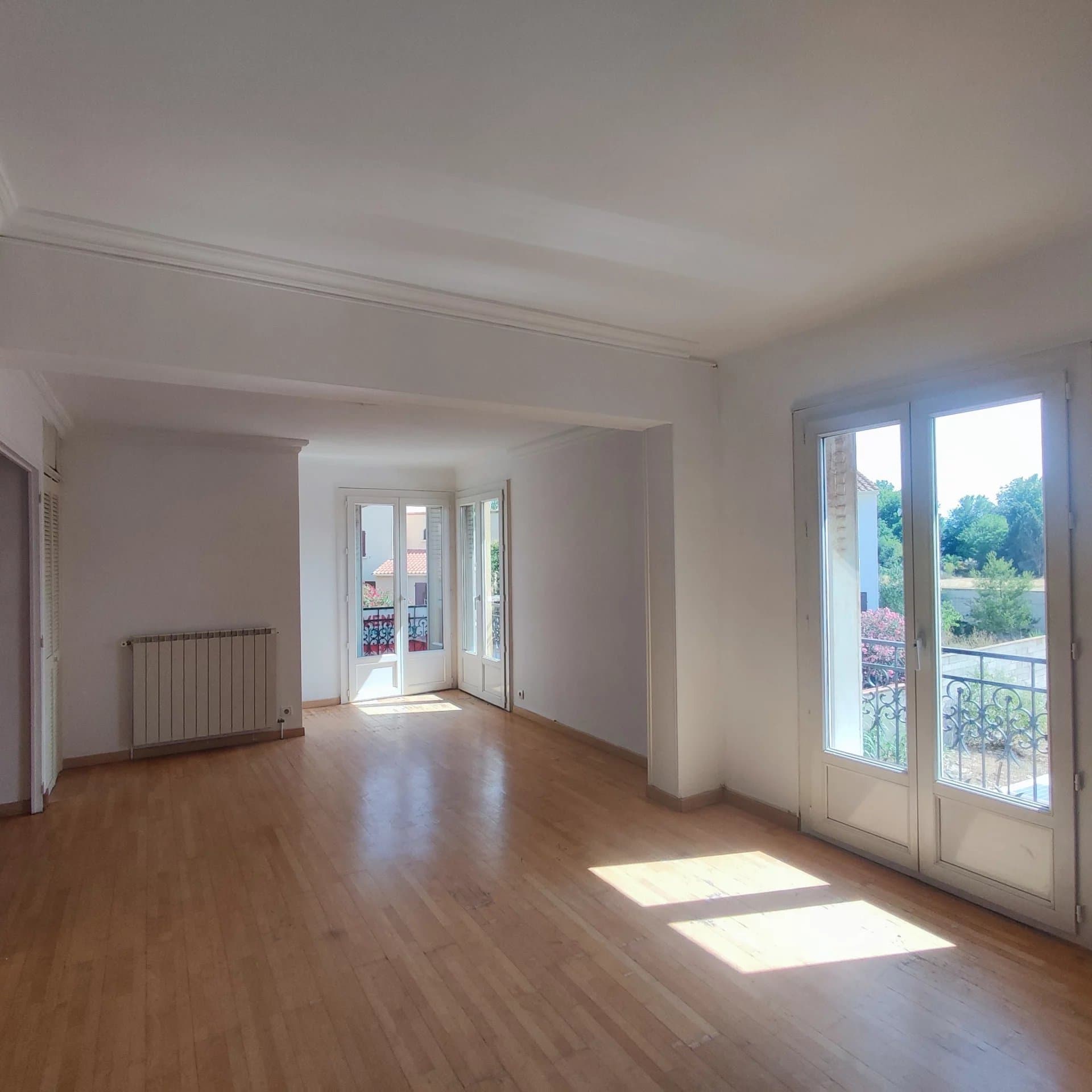 Bel appartement dans maison avec garage et terrasse - vue 3
