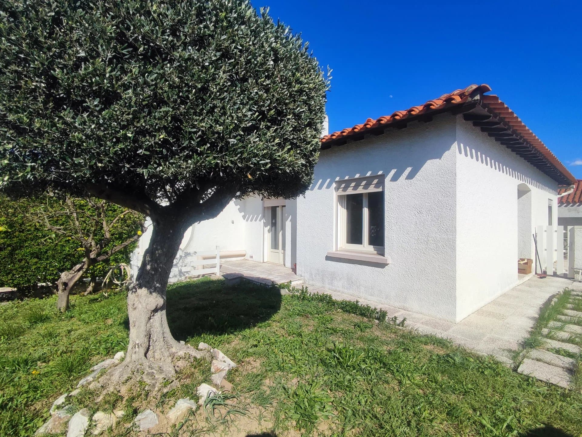 Perpignan lotissement Catalunya Maison 3 faces avec piscine et garage - vue 2