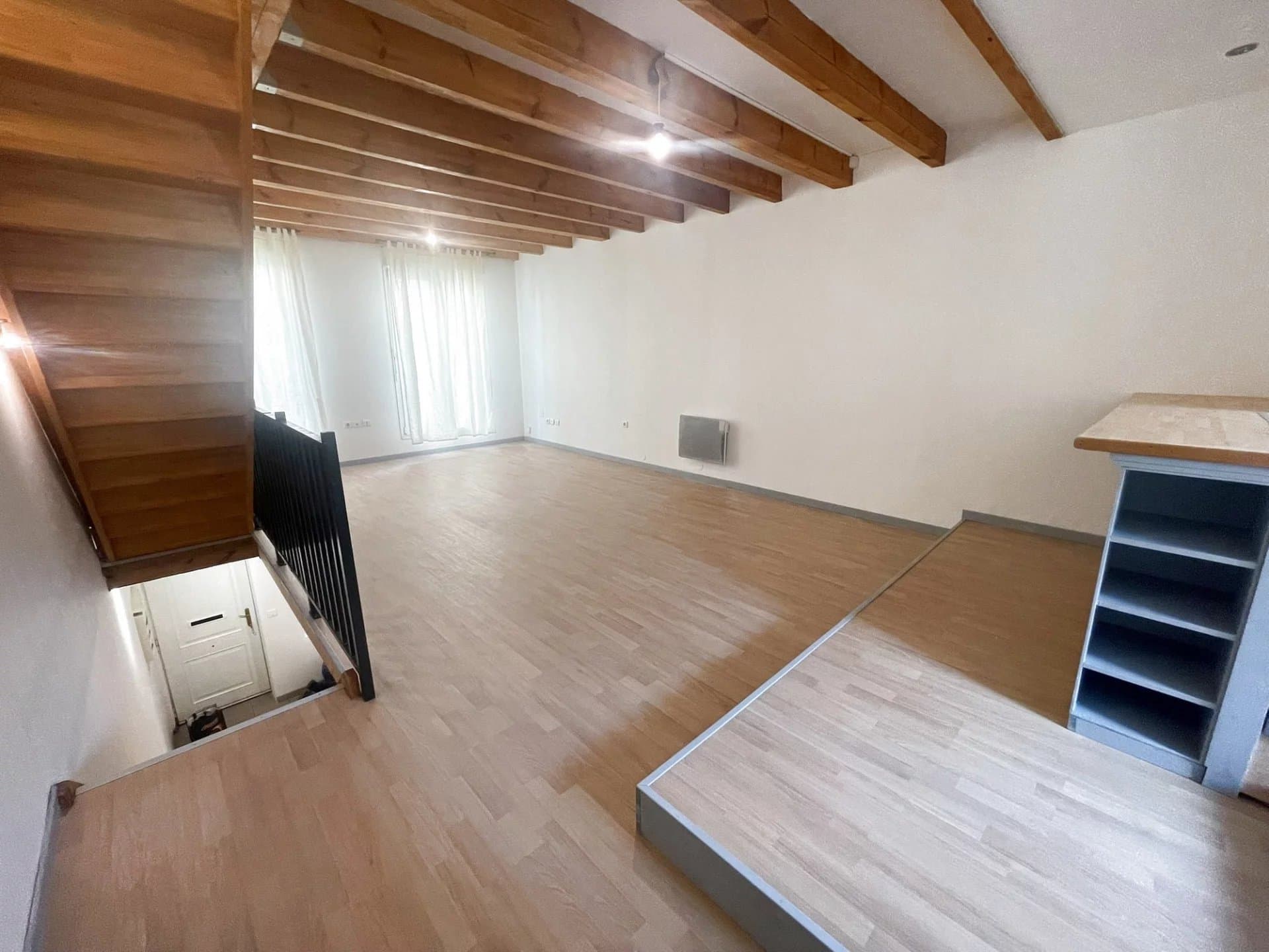 Townhouse with Garage in Saint-Martin District - vue 3