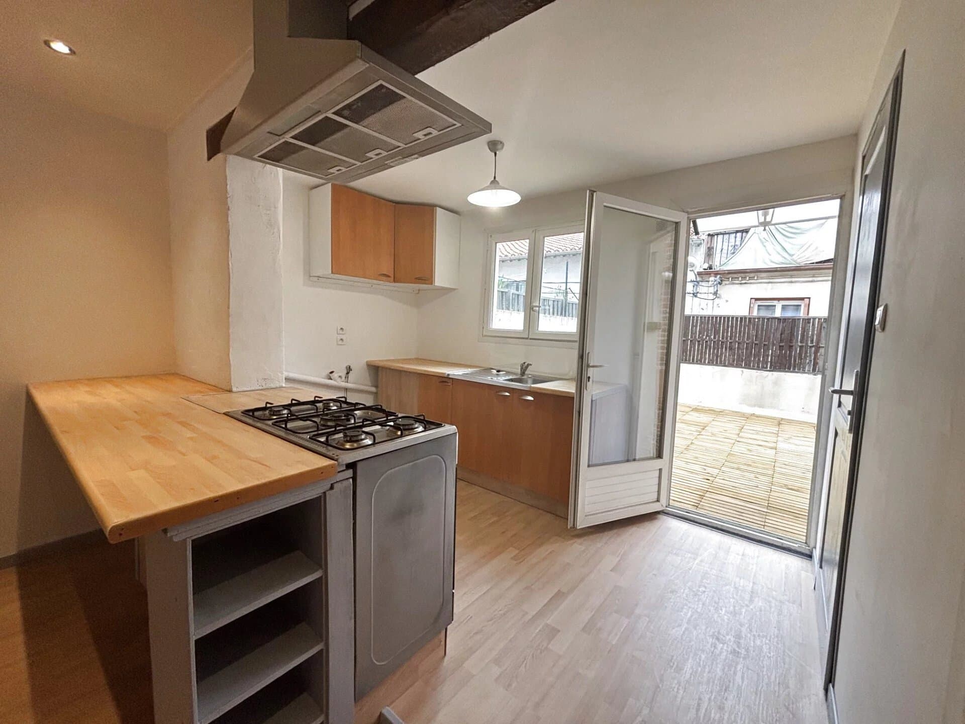 Townhouse with Garage in Saint-Martin District - vue 4