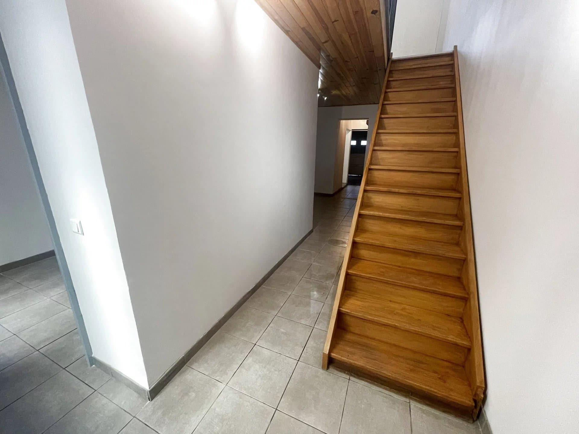 Townhouse with Garage in Saint-Martin District - vue 5