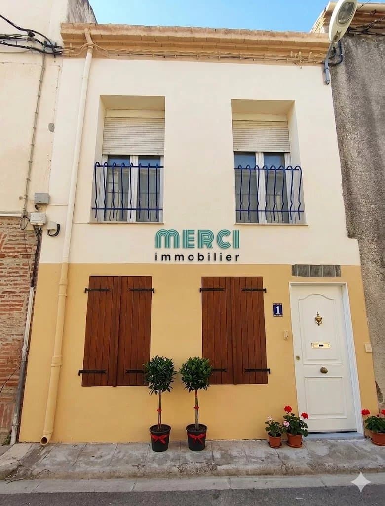 Townhouse with Garage in Saint-Martin District - vue principale